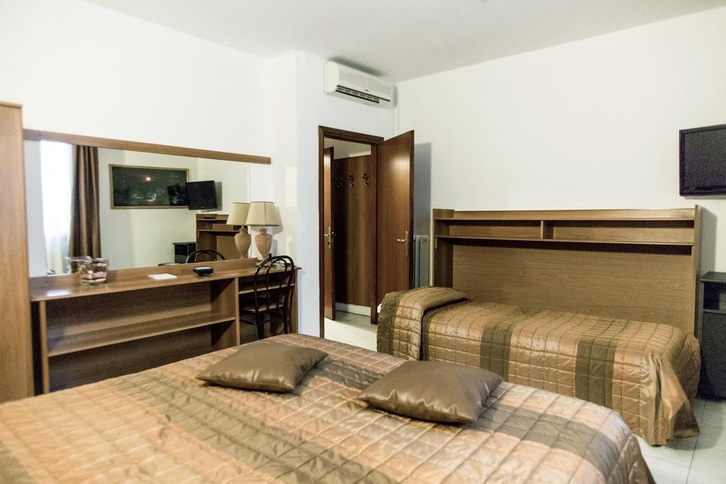 Triple Room,395171634:JPEG