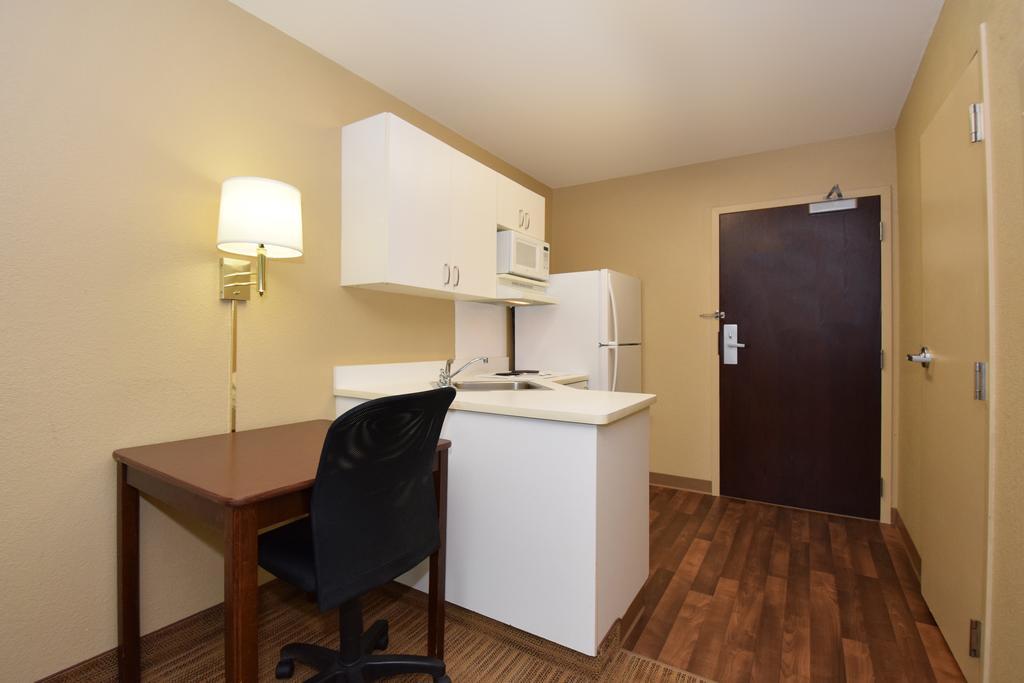 1 King Bed | Non-Smoking Kitchen Shower