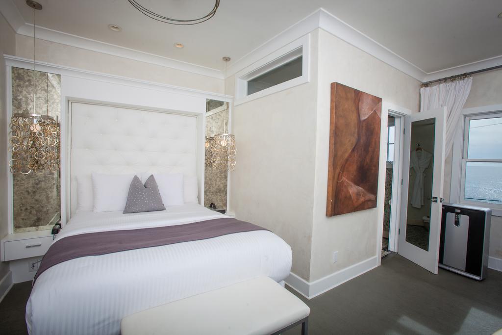 Surf Themed Queen Room