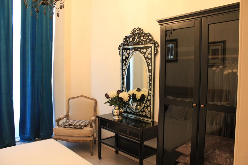 Interior Double Room,395678103:JPEG