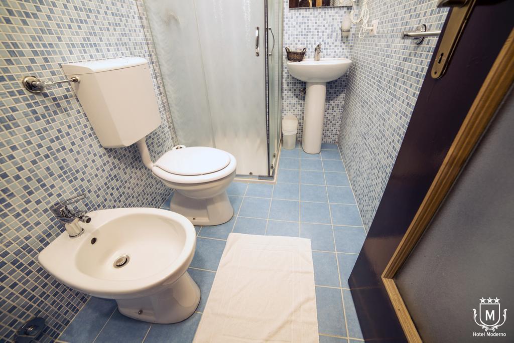 Single Room,691561041:JPEG