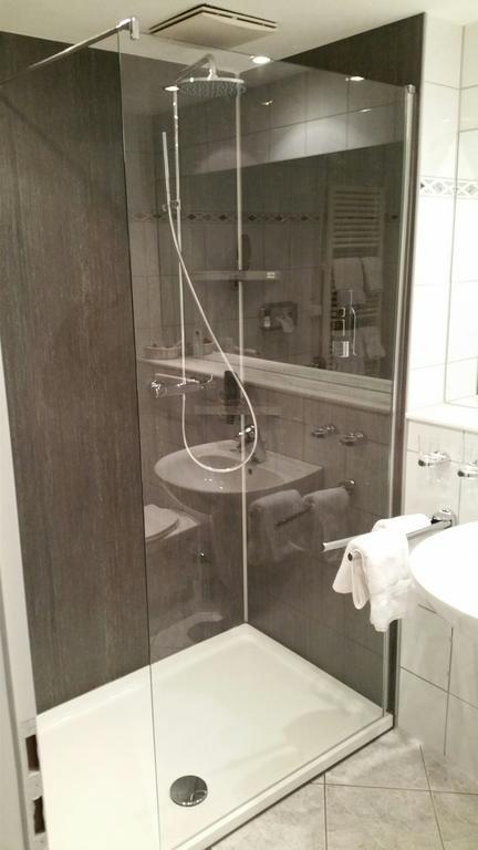 Single Room,965899531:JPEG