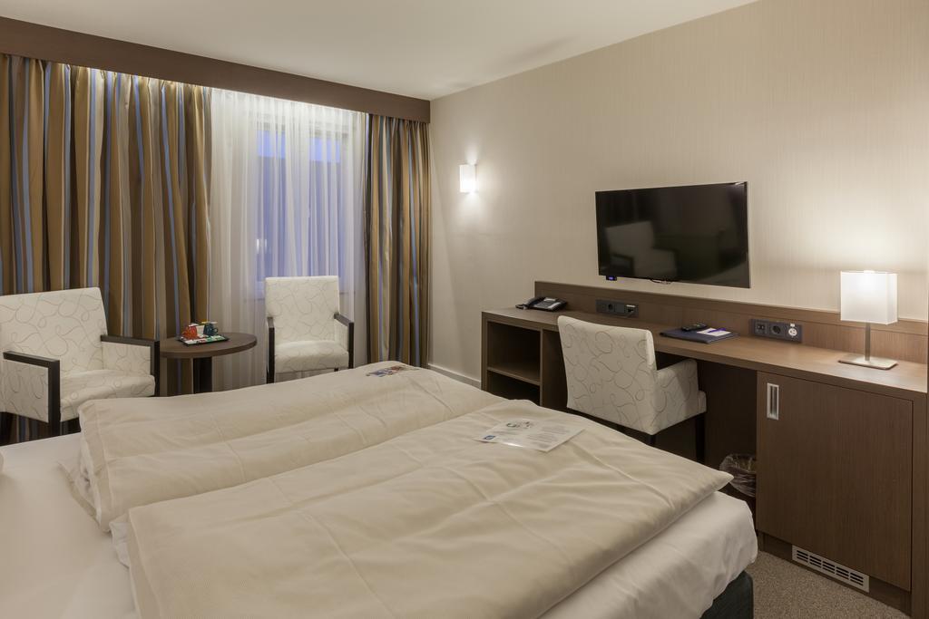 Double Room,688287177:JPEG