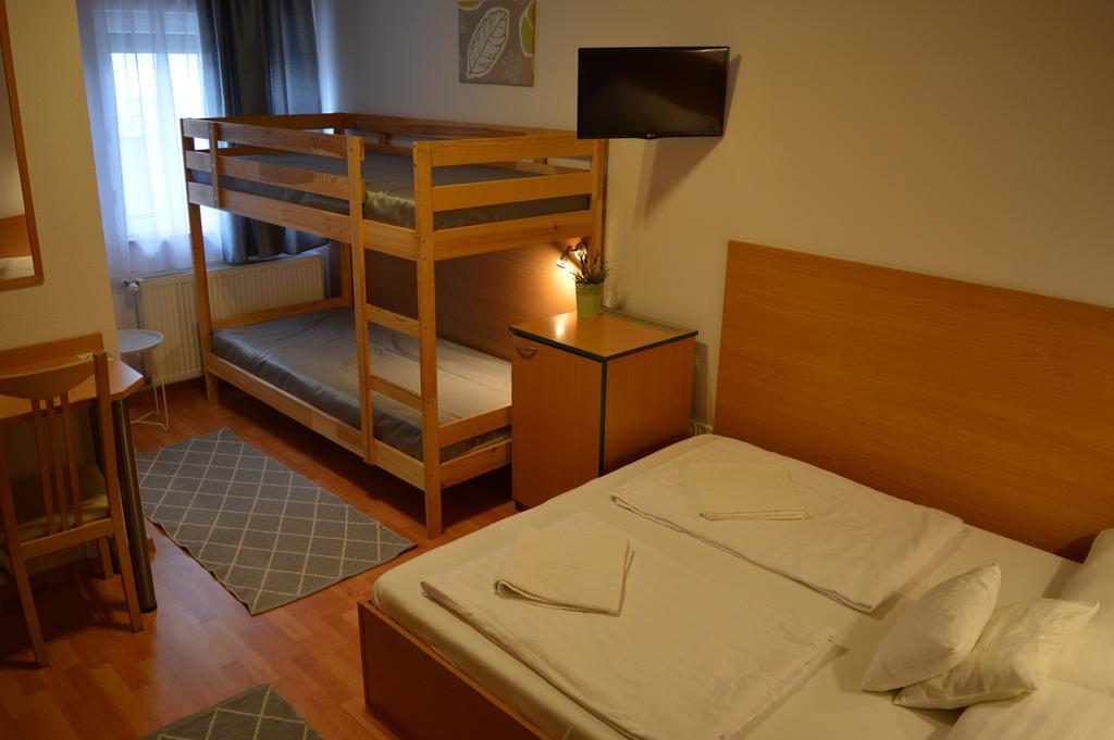 Quadruple Room,463822950:JPEG