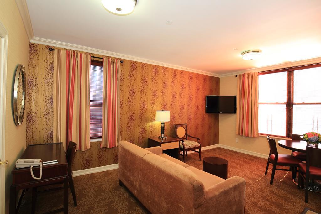 One-Bedroom Apartment Two Queen Beds,1525997371:JPEG