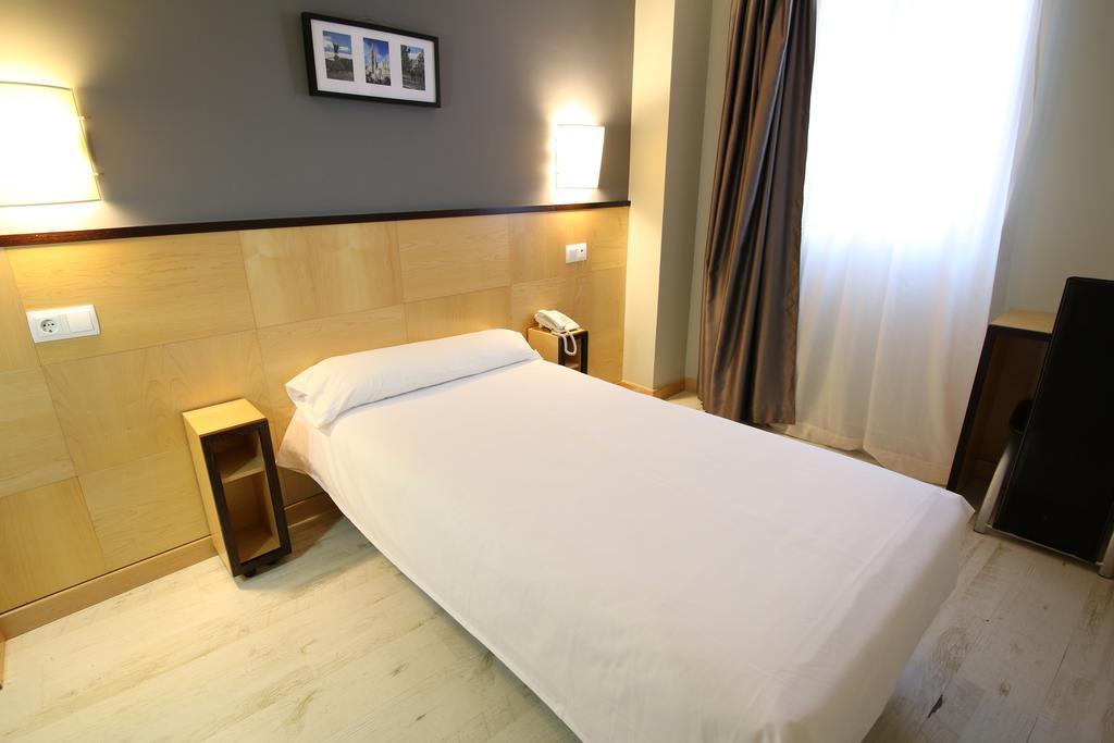 Budget Single Room,397703610:JPEG