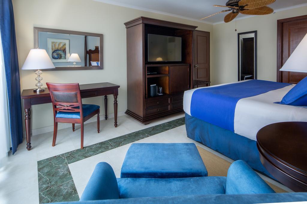 Royal Level Luxury Lateral Ocean View Room