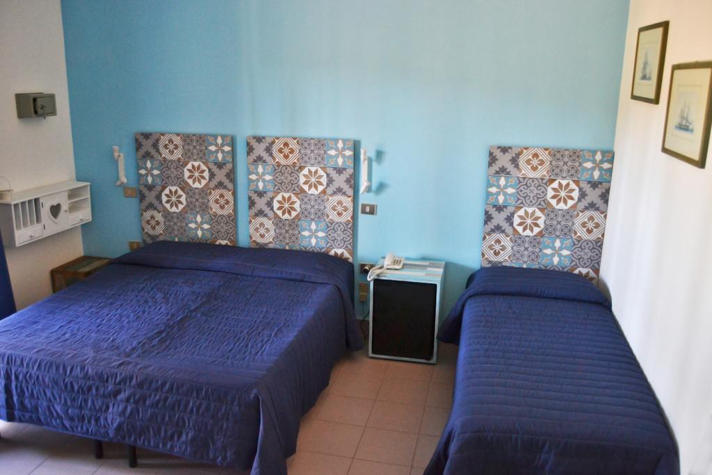 Triple Room,398155449:JPEG