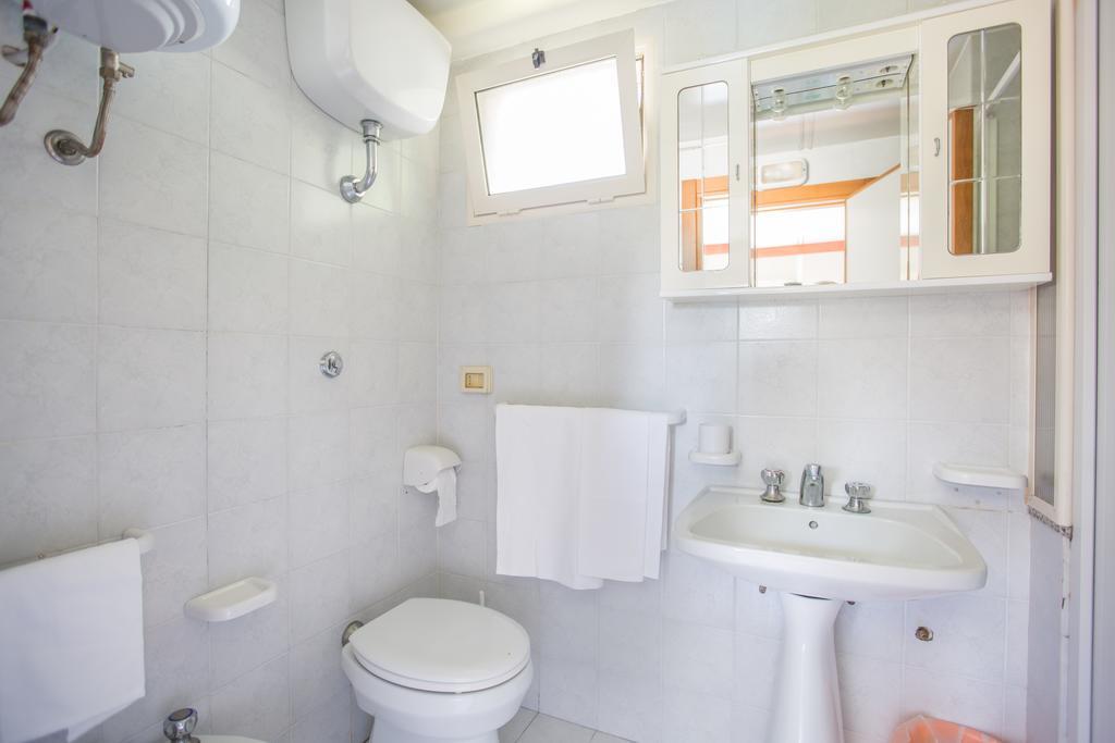 One-Bedroom Apartment,843545159:JPEG