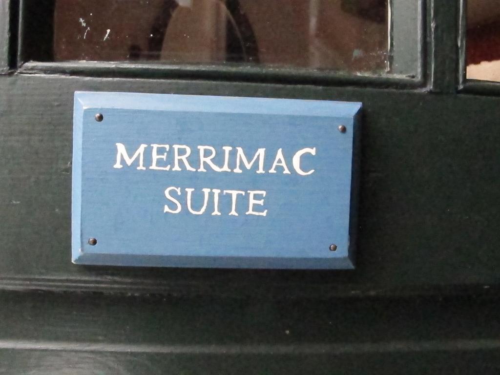 Deluxe Queen Room Merrimac