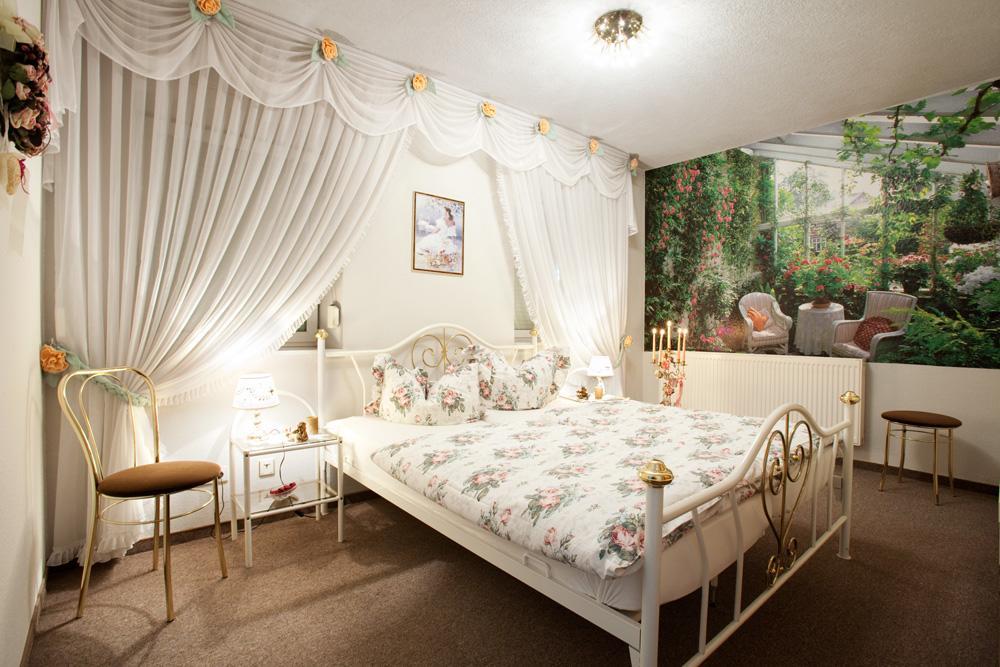 Honeymoon Suite