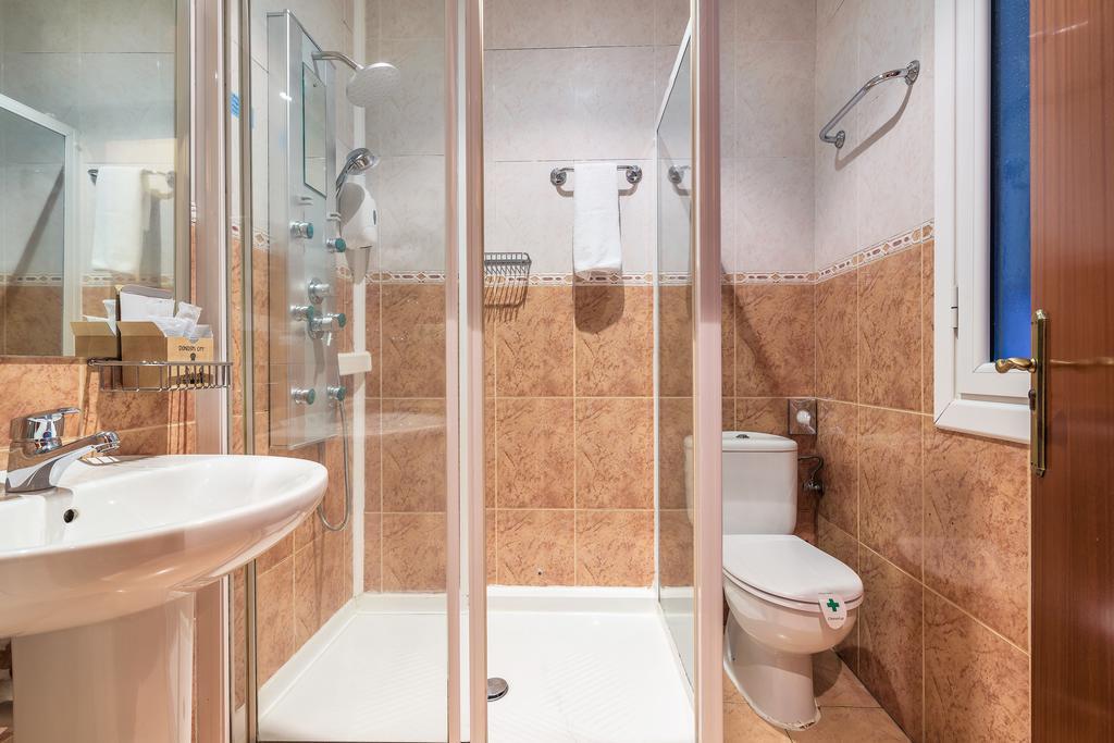Double Room Private Bathroom