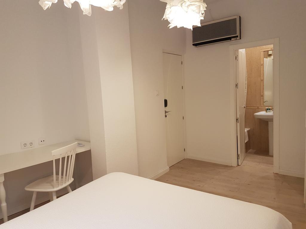 Inside Double Room,631149045:JPEG