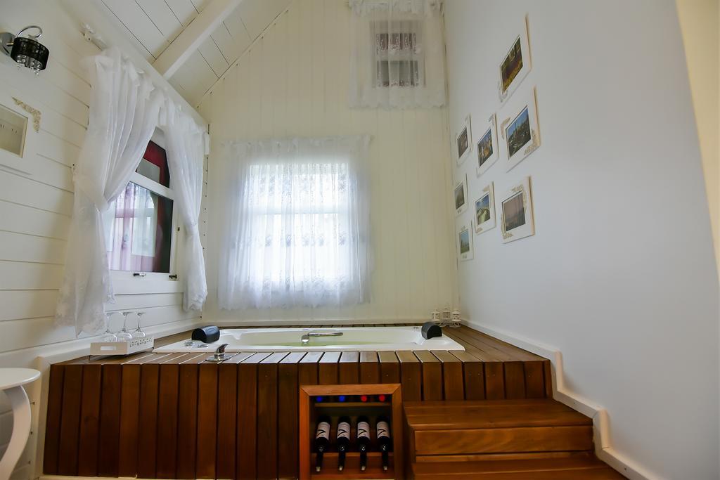 Deluxe Double Room Bath