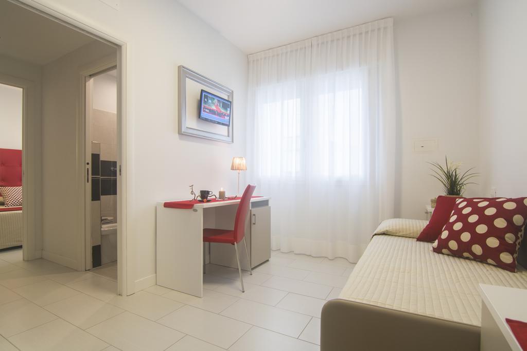 Family Room,400142664:JPEG