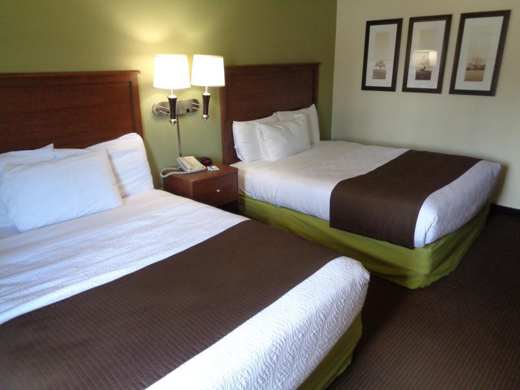 Queen Room Two Queen Beds Pet Friendly or Non-Smoking