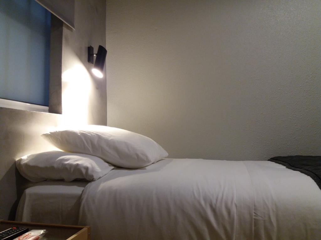 Single Room,400536954:JPEG