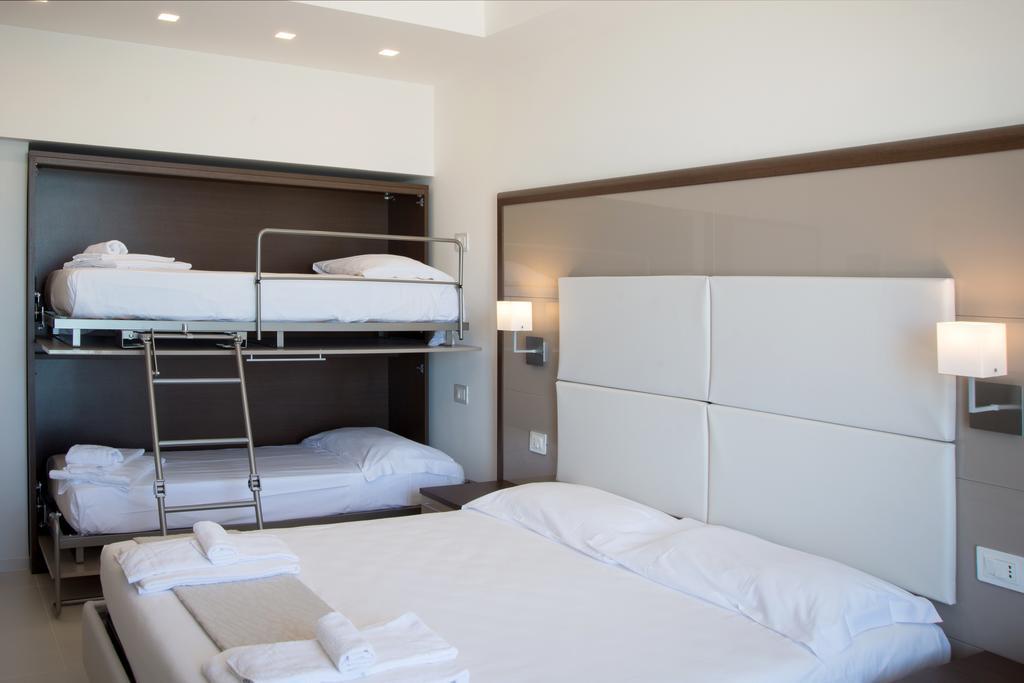 Deluxe Quadruple Room,400581543:JPEG