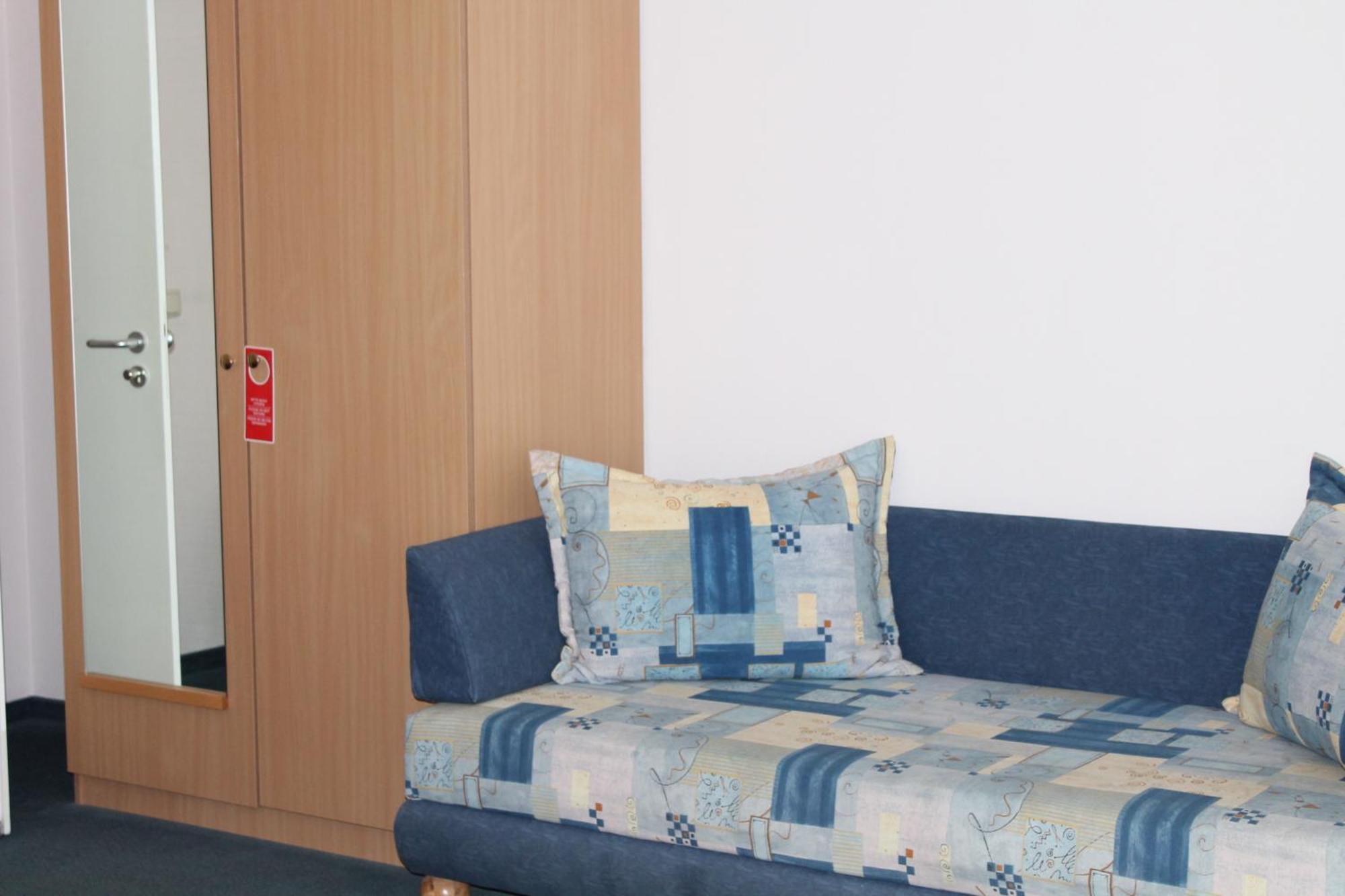 Family Room,40139647:JPEG