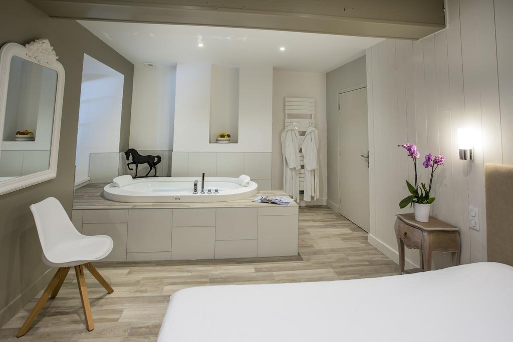 Family Suite Jacuzzi,652742646:JPEG