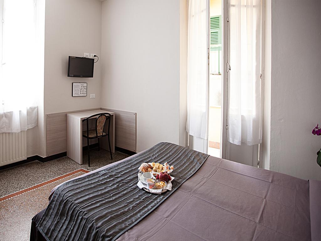 Double or Twin Room Sea View