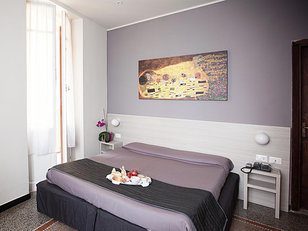 Double or Twin Room Sea View