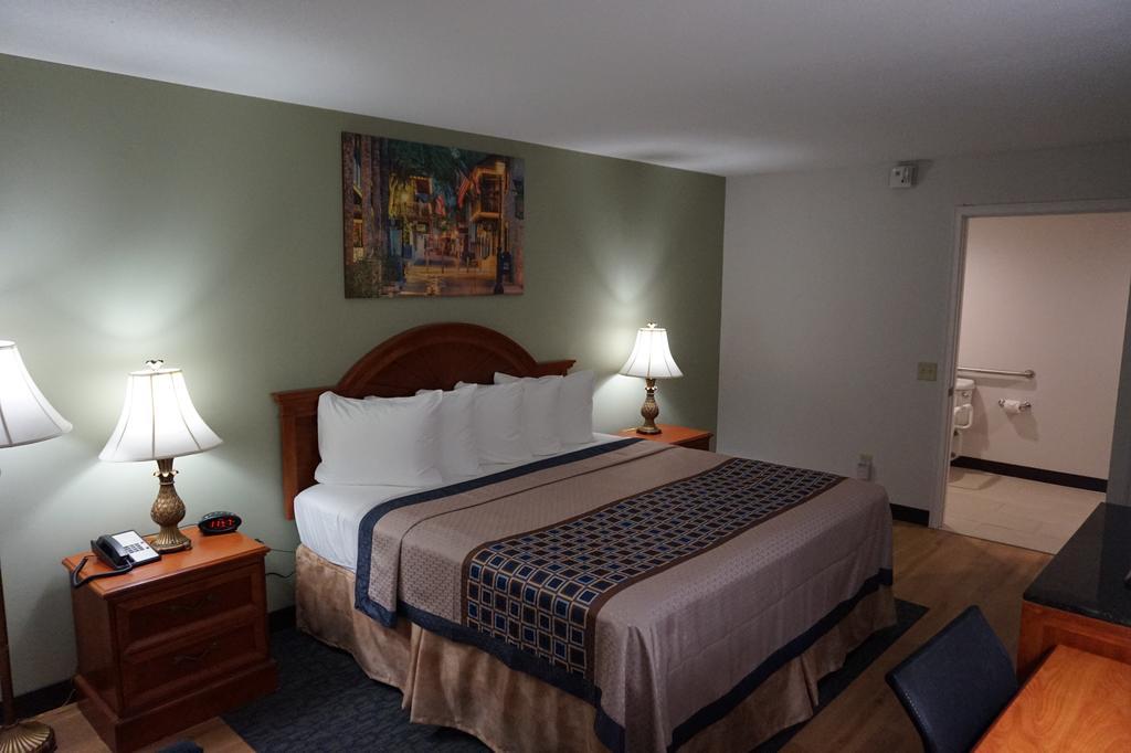 Deluxe King Room