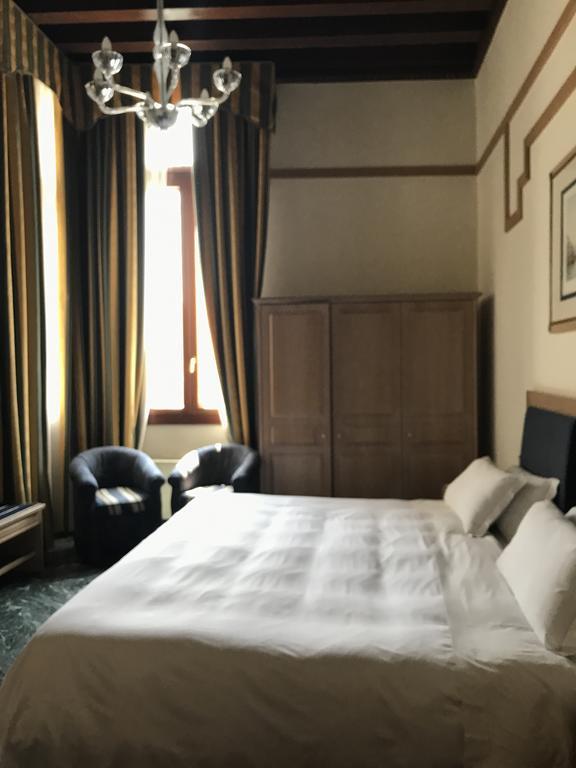 Deluxe Twin Room Canal View