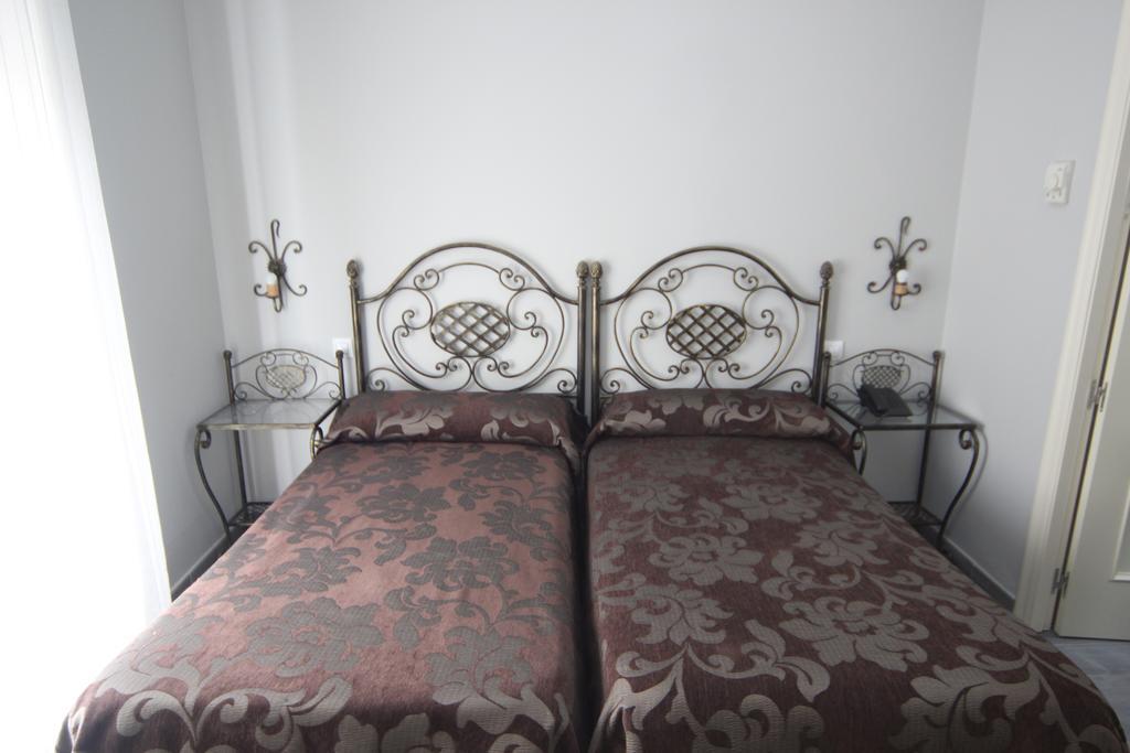 Double or Twin Room,403178949:JPEG
