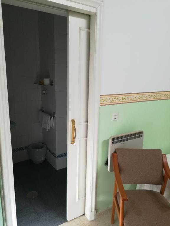 Economy Double or Twin Room,403186176:JPEG