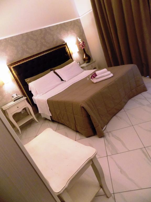 One-Bedroom Apartment,322397044:JPEG