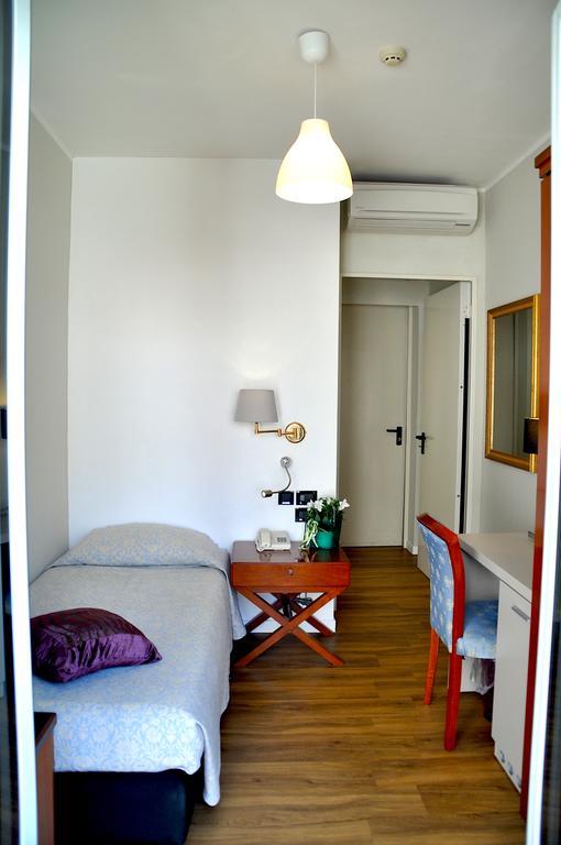 Single Room,1372158377:JPEG