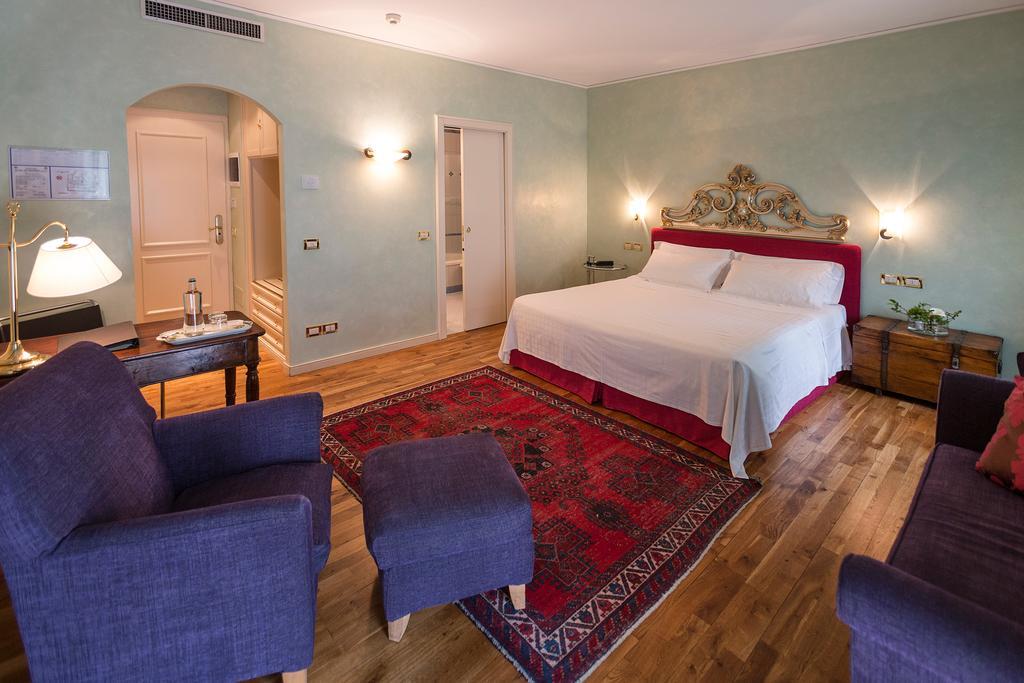 Junior Suite,403627635:JPEG