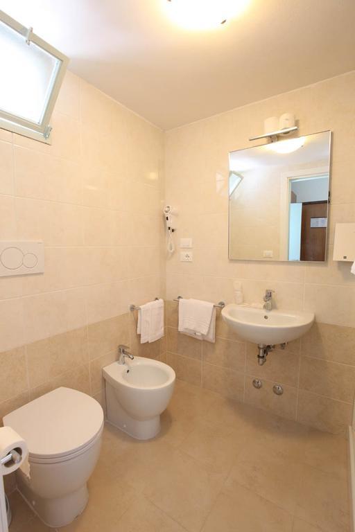 Budget Double Room,403761609:JPEG