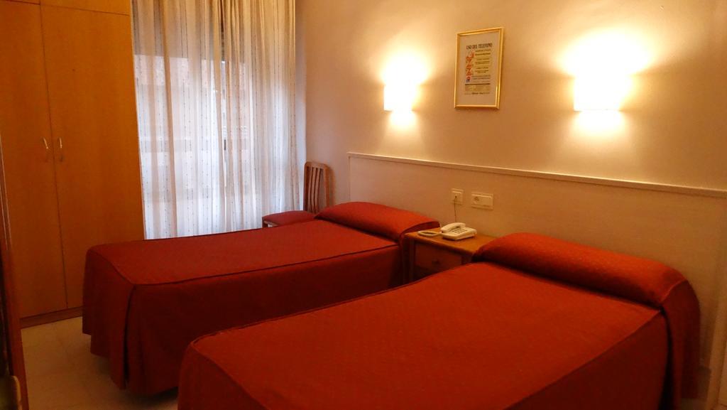 Twin Room,1597572541:JPEG