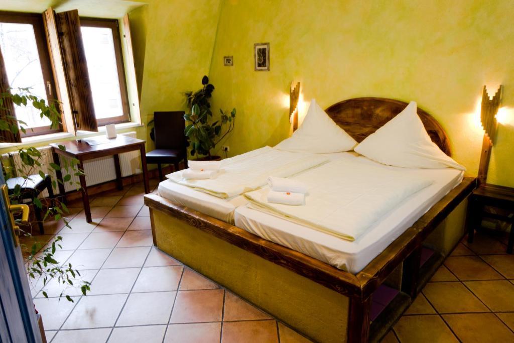 Double Room,917557357:JPEG