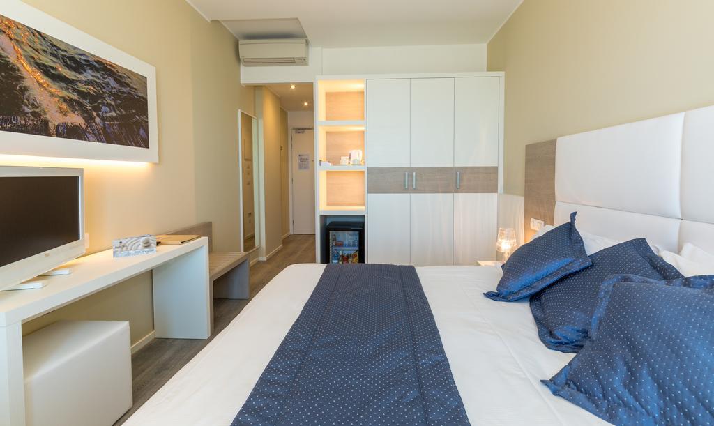 Deluxe Double or Twin Room Sea View