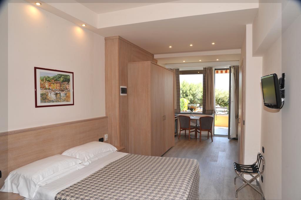 Double or Twin Room Terrace Sea View