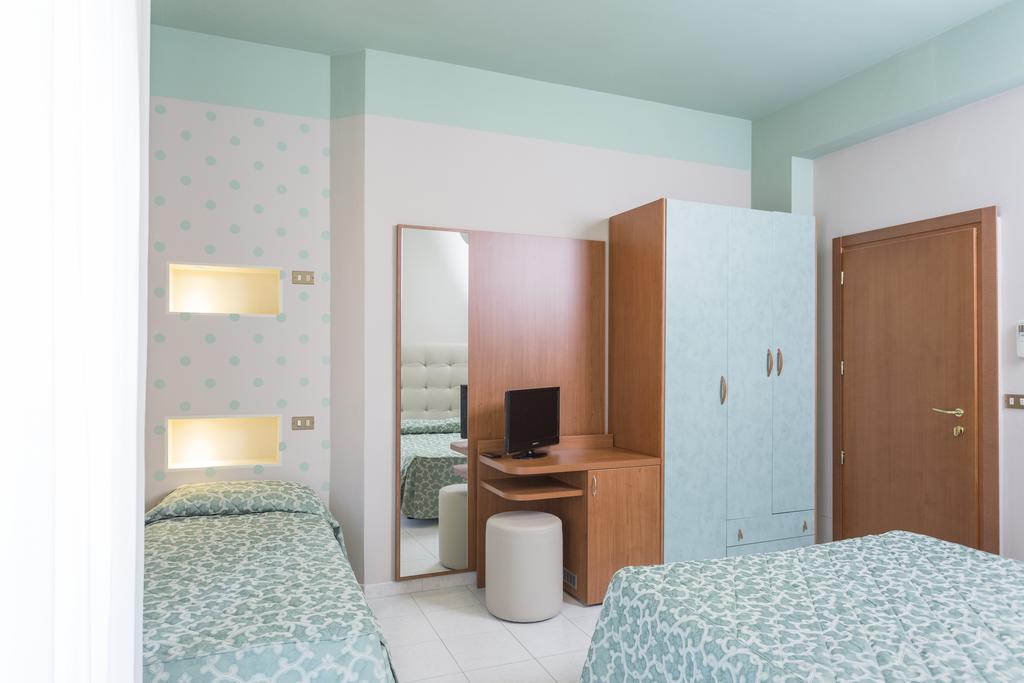 Quadruple Room,404335926:JPEG