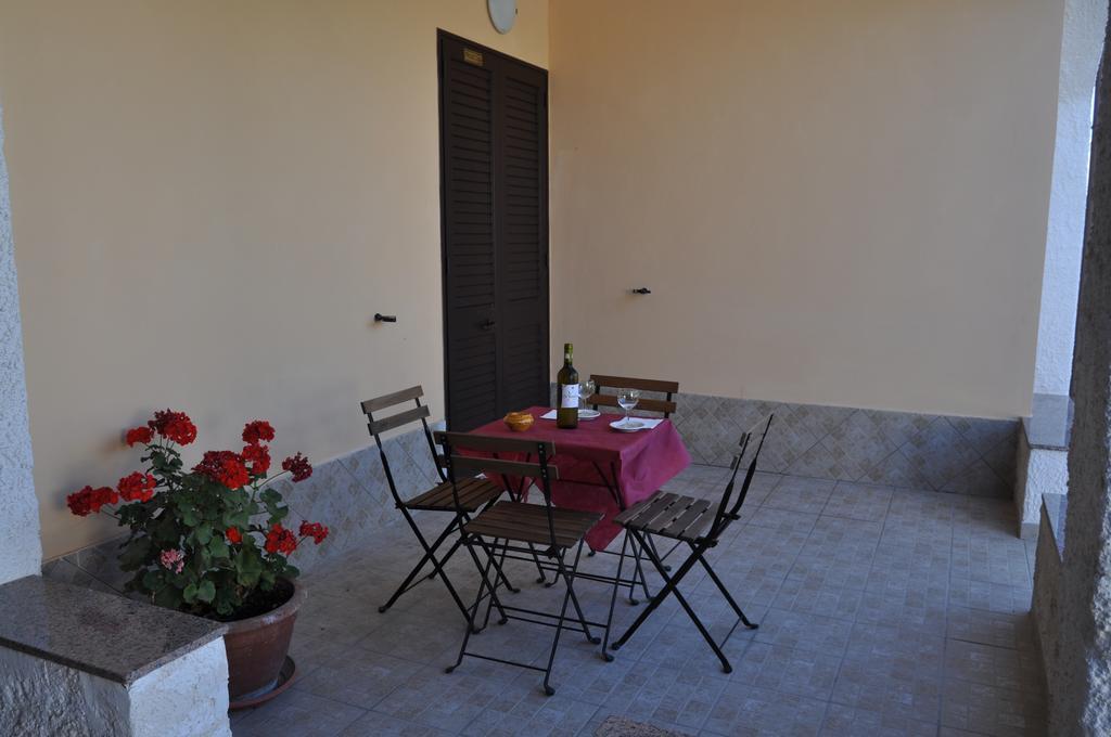 Large Double Room,663731487:JPEG