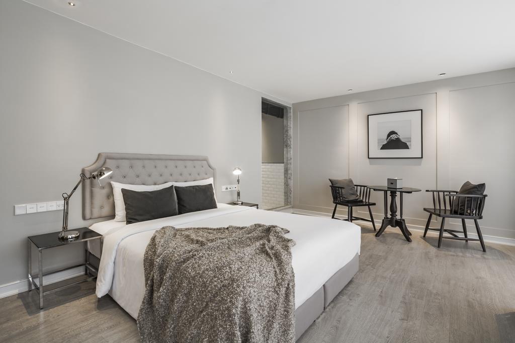 Executive Studio King Bed