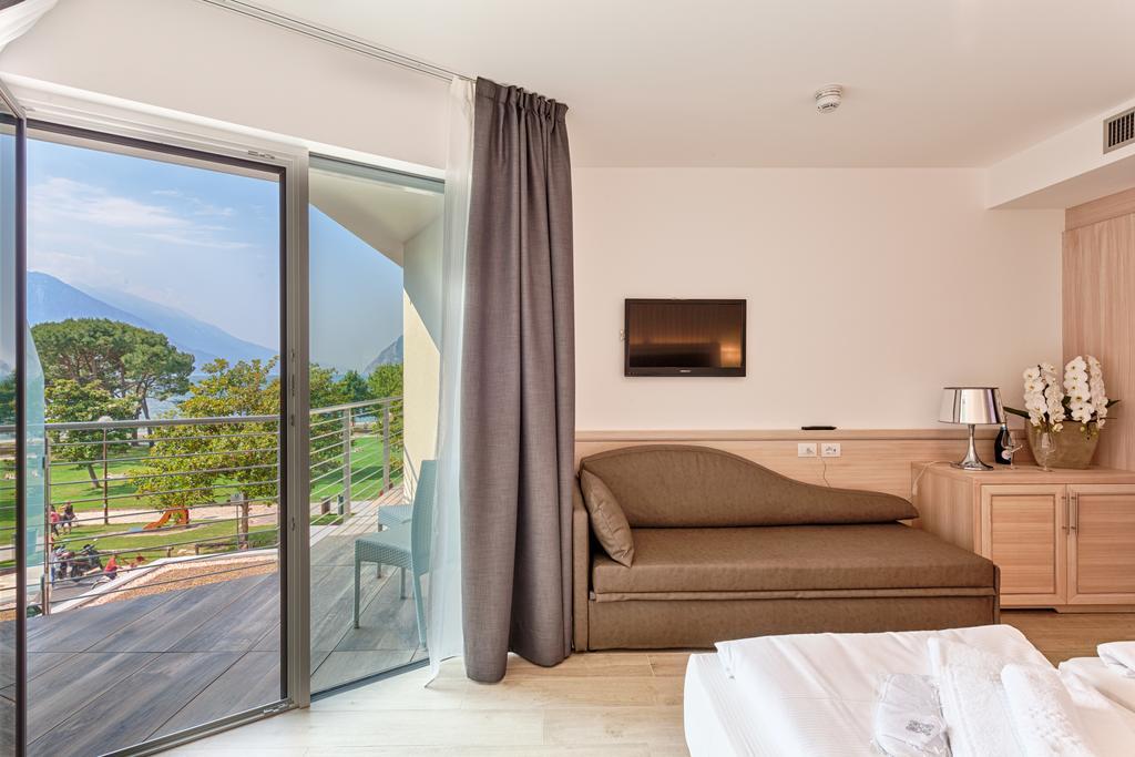 Superior Double Room Partial Lake View Balcony