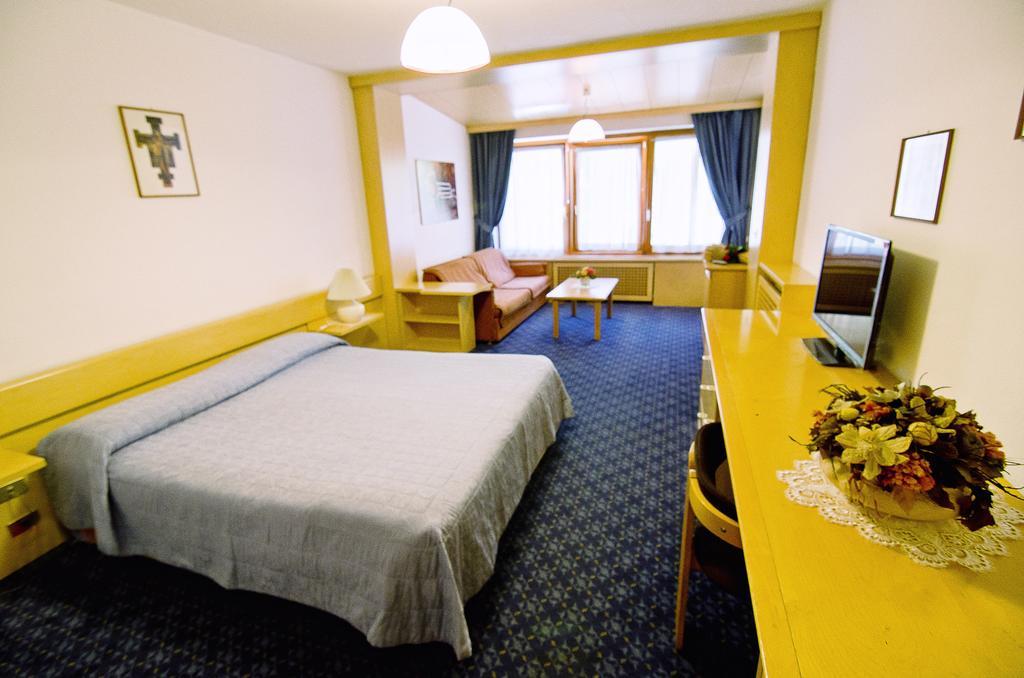 Standard Quadruple Room,445676475:JPEG