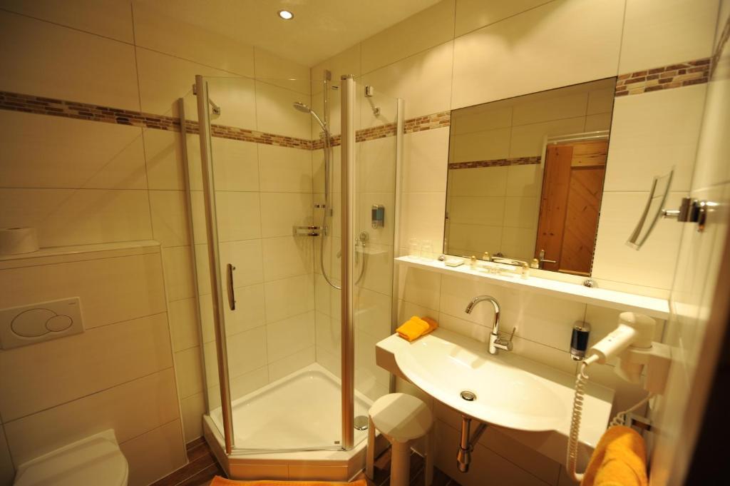 Double or Twin Room Extra Bed,846936146:JPEG
