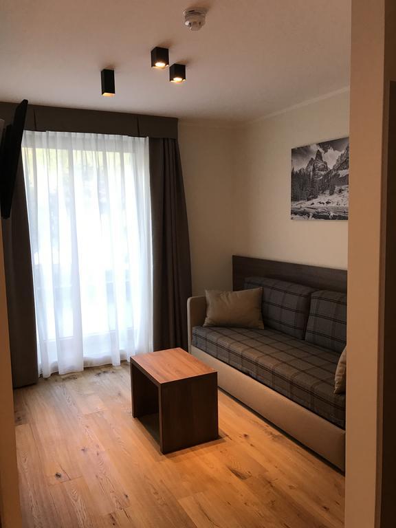 Suite Balcony,410066490:JPEG