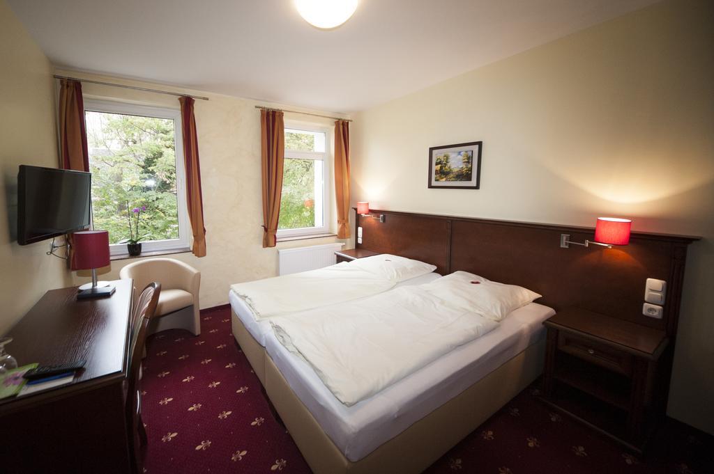 Double or Twin Room,410712747:JPEG