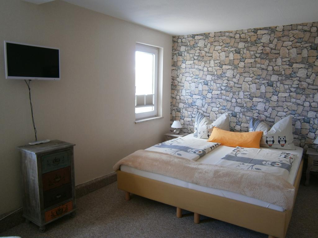 Family Room,411000630:JPEG