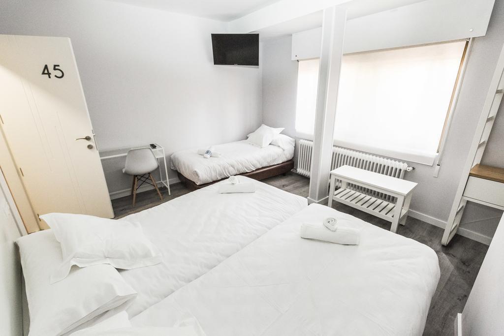 Twin Room Extra Bed Private Bathroom