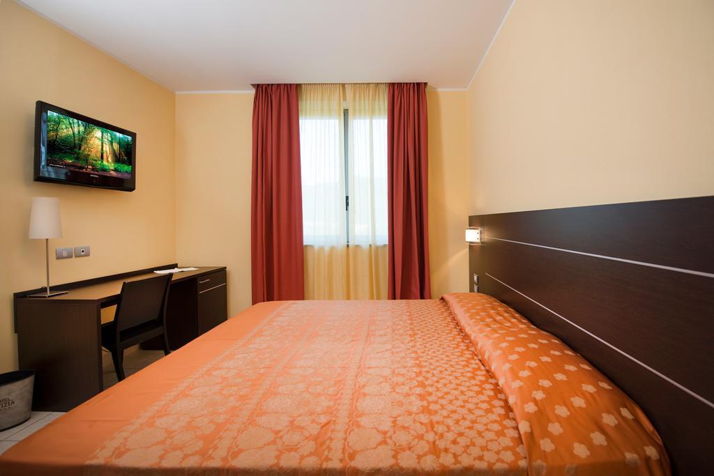 Double Room,412369230:JPEG