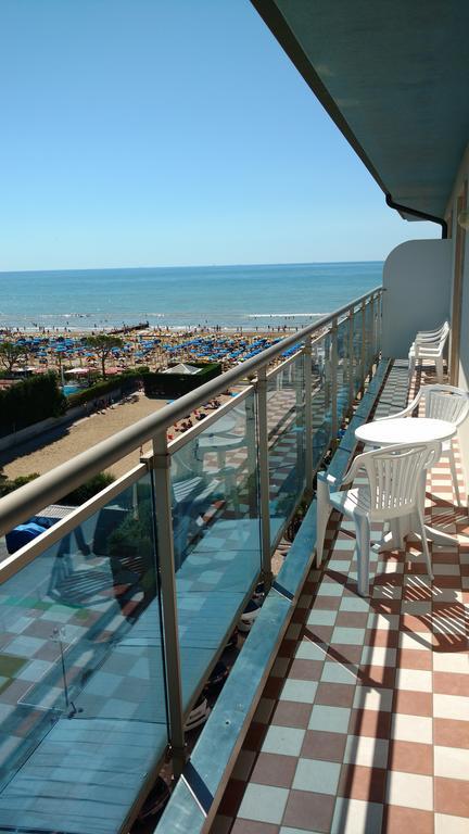 Two Connecting Double Rooms Balcony Partial Sea View,707180143:JPEG